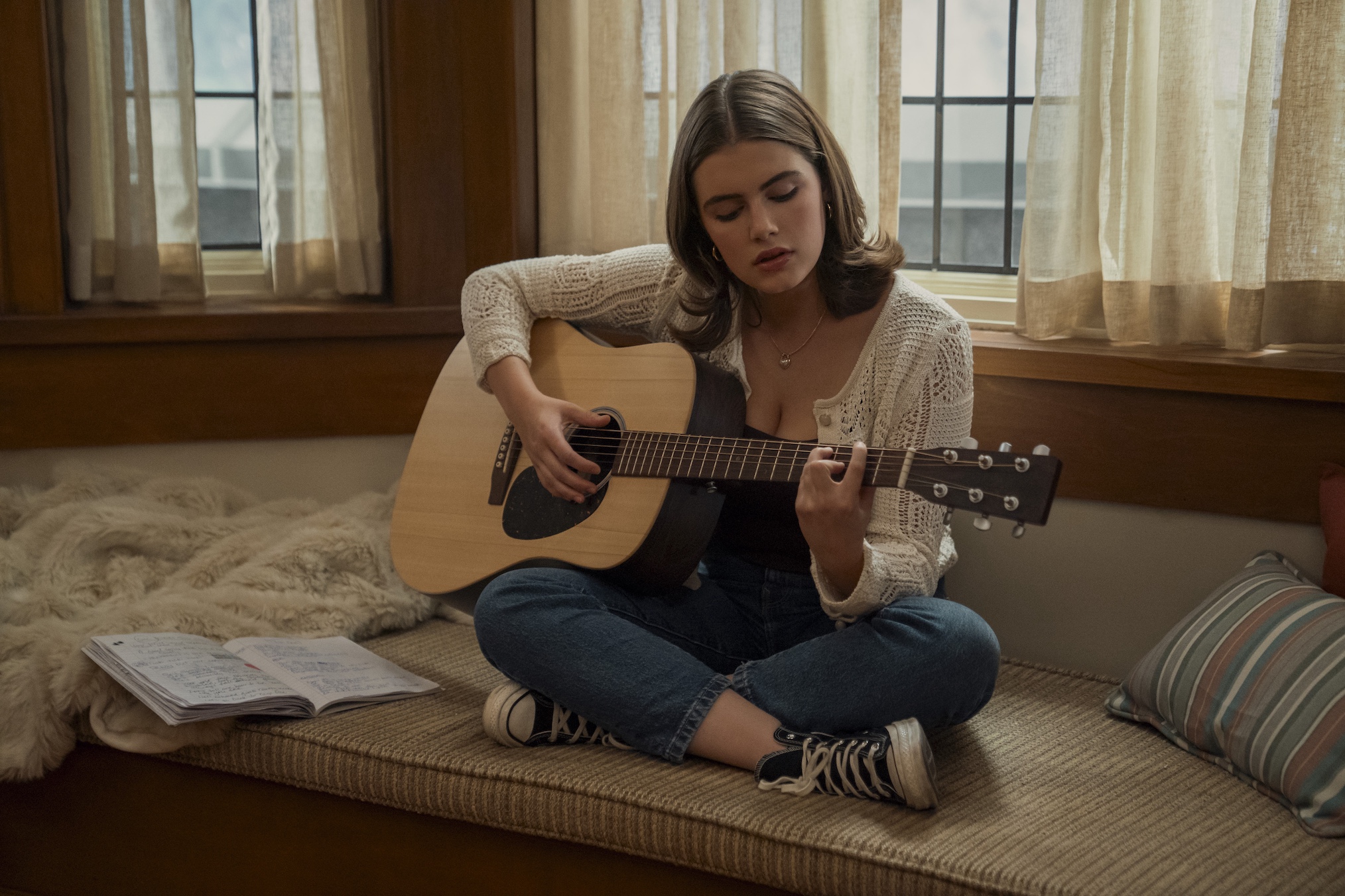 Ella Bright dans le rôle de Hannah Wells dans la série Off Campus sur Prime vidéo
